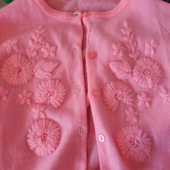 Vintage 60s Mod Bright Pink Knit Cardigan Sweater 3d Flowers Medium Pinup - Picture 4 of 10